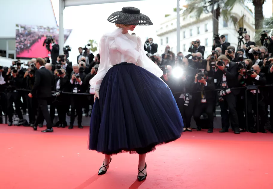 Elle Fanning en robe Dior Haute Couture sur le tapis rouge du Festival  le 21 mai 2019